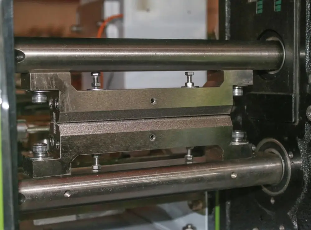 Semi Automatic Flowpack Roll Packing Machine for Cake bread biscuit mamoul chocolate