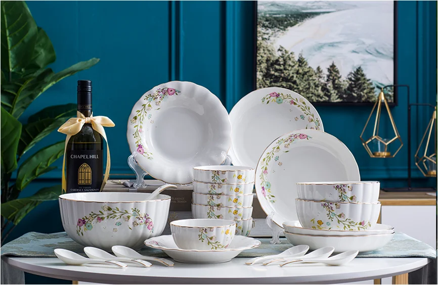 　Bone China 22pcs White Luxury Bone China Dinner Set With Gold Rim - Elegant