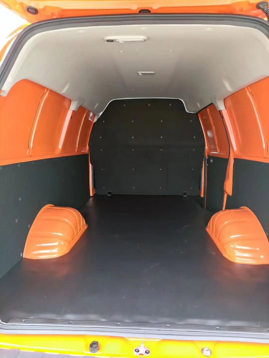 The Factory Sells 2024 100% Electric Van Mini Electric Van with High-efficiency Range Lithium Battery