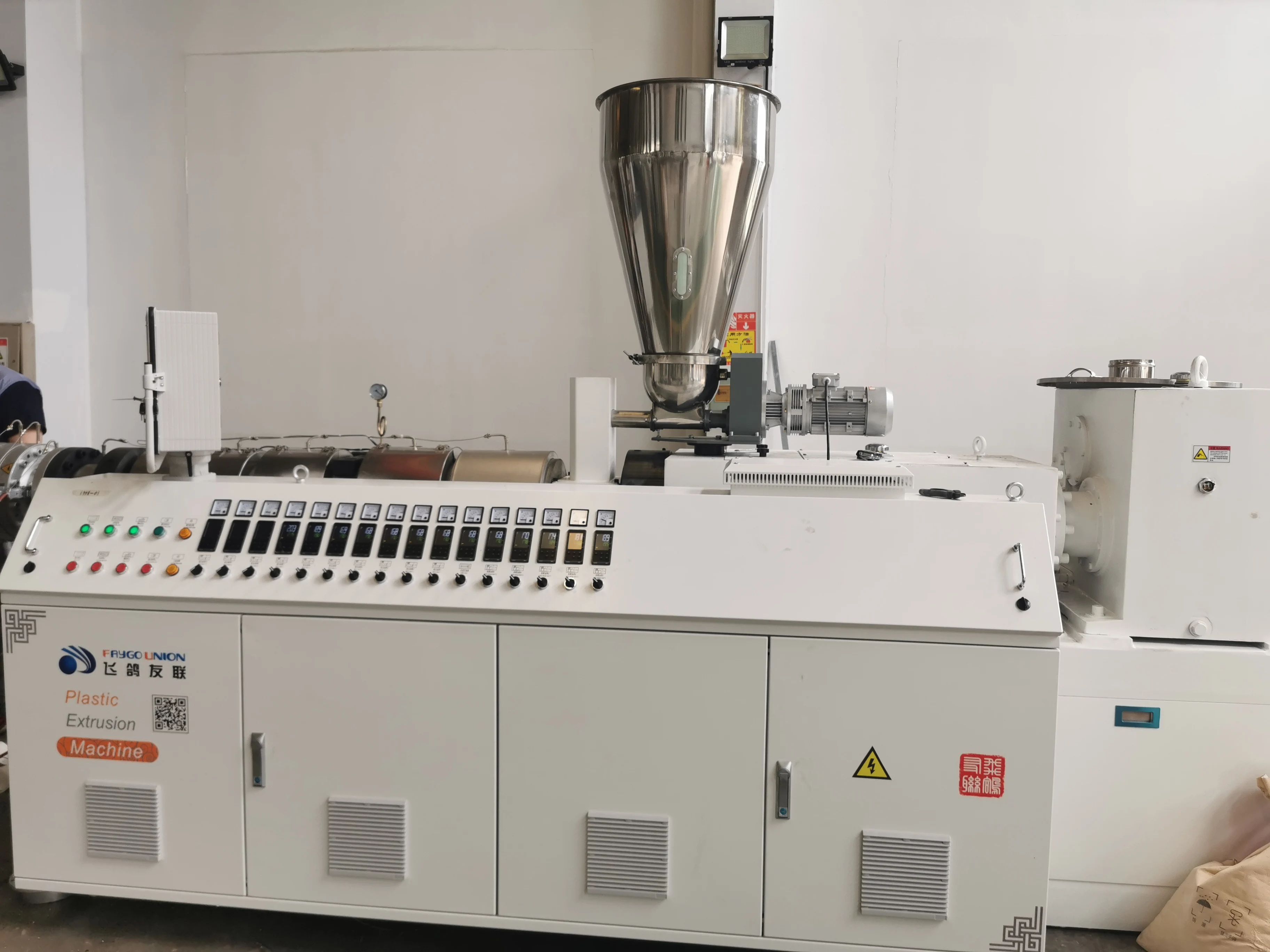 Faygo Union Plastic Extrusion Machinery Produce Pp Pe Wpc Profile