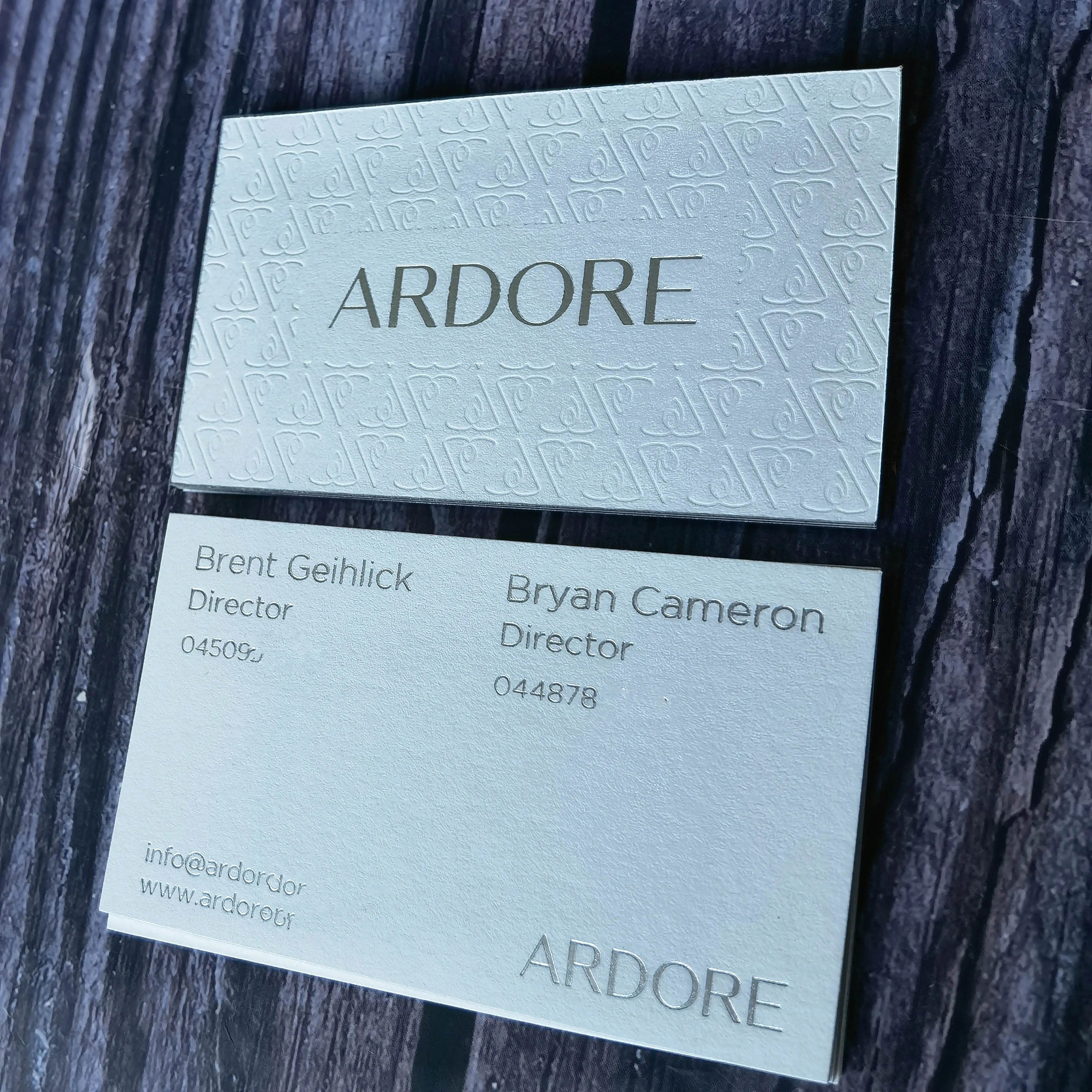 Customized Luxury Design Embossed Business Card Offset Paper & Cardboard Corrugated Board Duplex Made in China