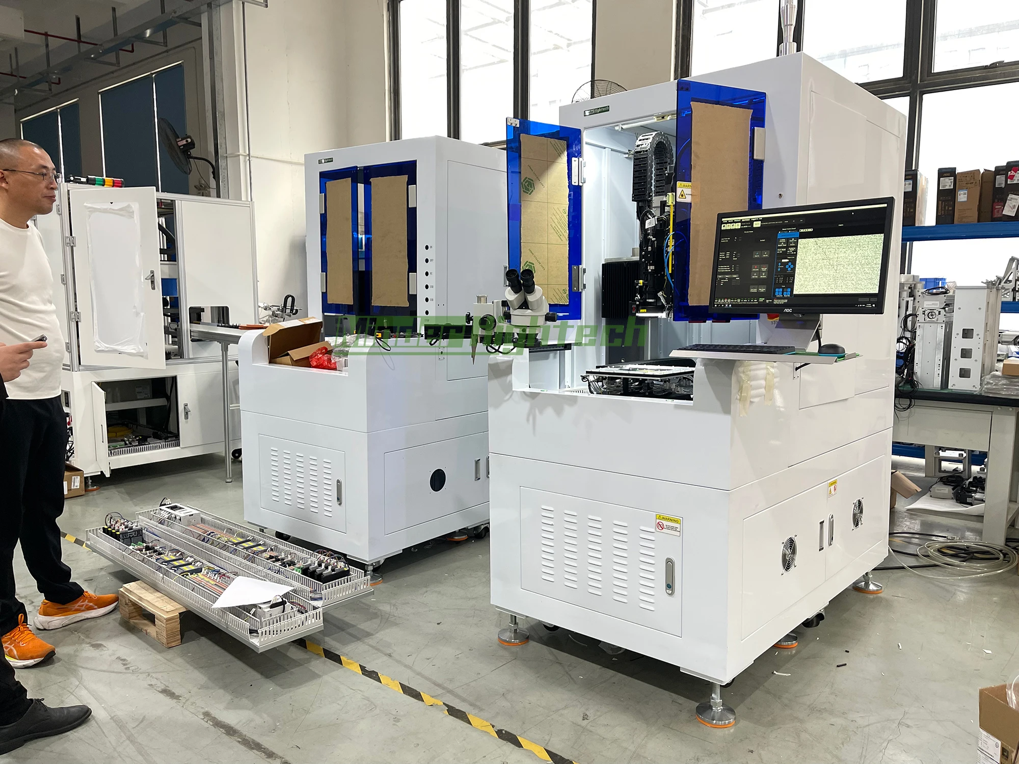 Máy gắn bóng hàn laser ở cấp độ tấm wafer