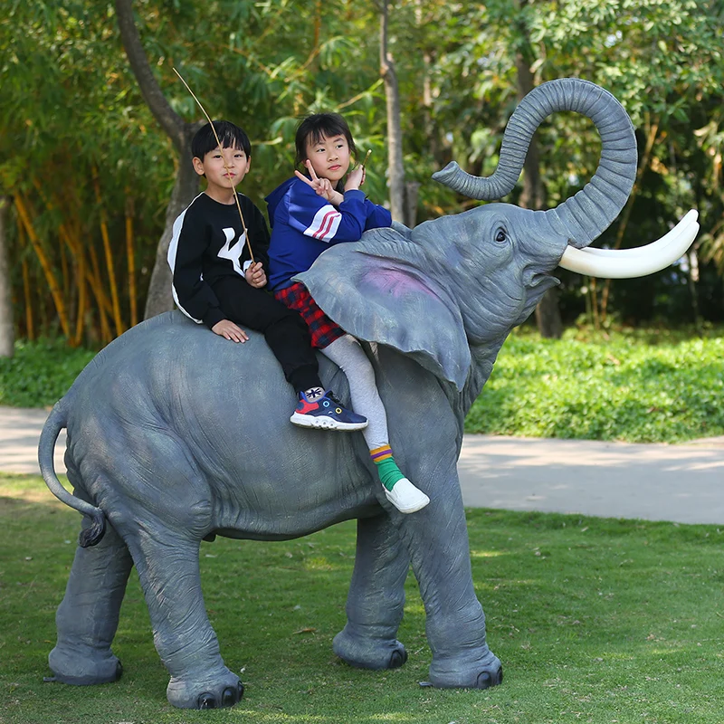 Ayutthaya, Thailand: Mensen Die Op Een Olifant Rijden Redactionele Fotografie - Afbeelding: 17775222