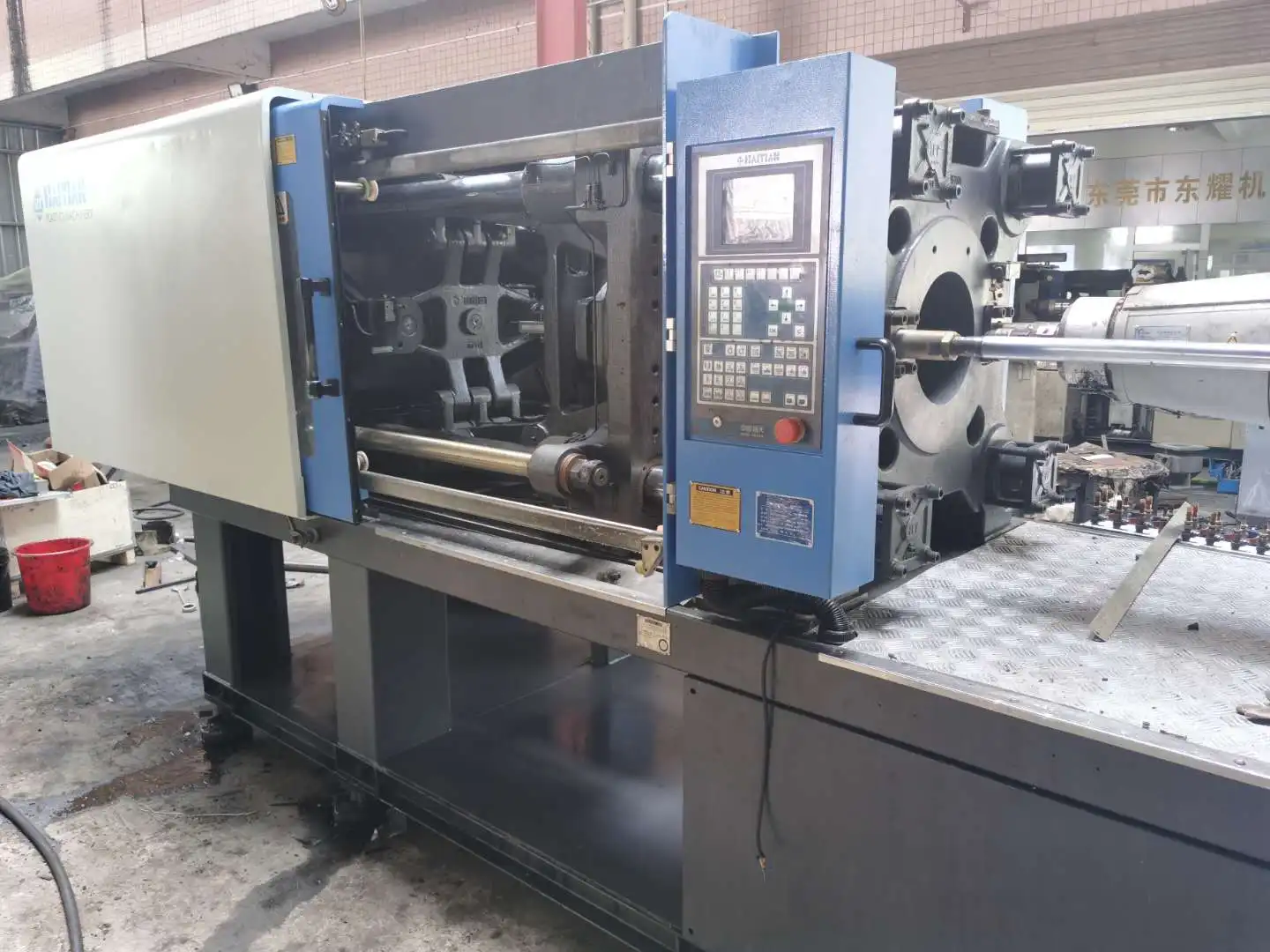 USED Haitian SA2500 PET 250 Ton Injection Molding Machine Plastic Machinery