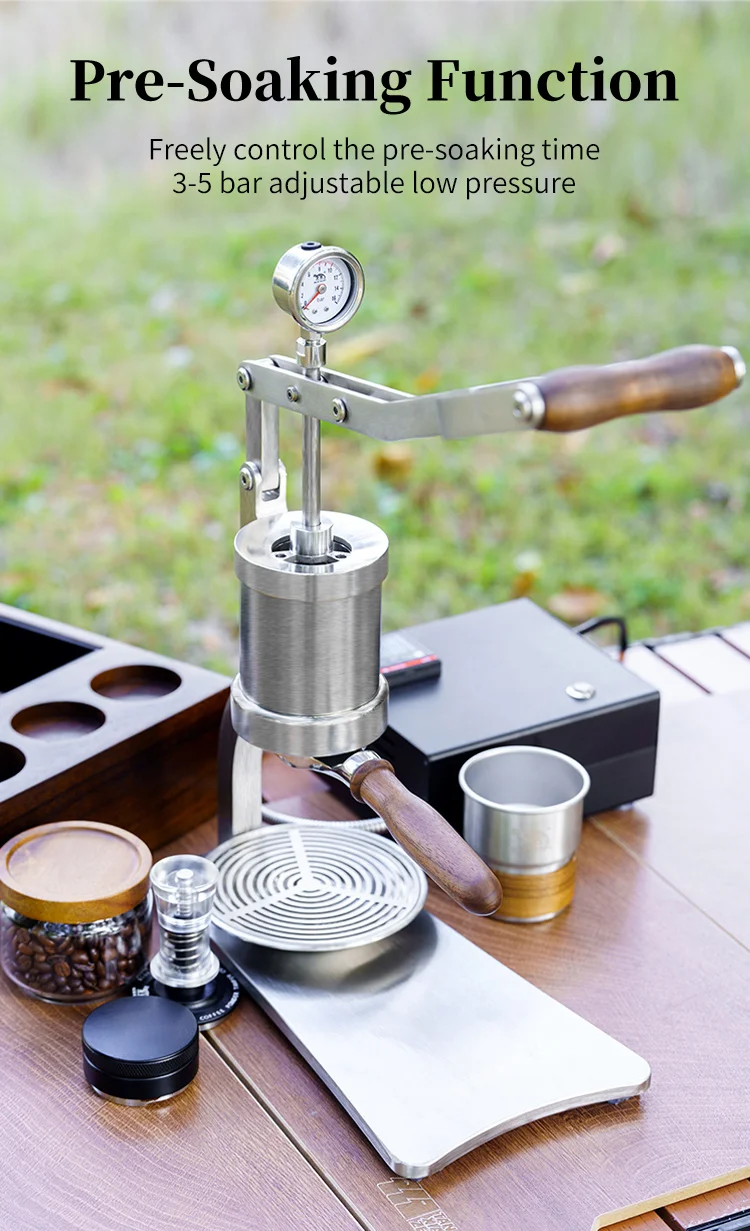 coffeeeee専用 Z/X COFFEEではオリジナルグッズやコーヒー豆、抽出器具の販売も