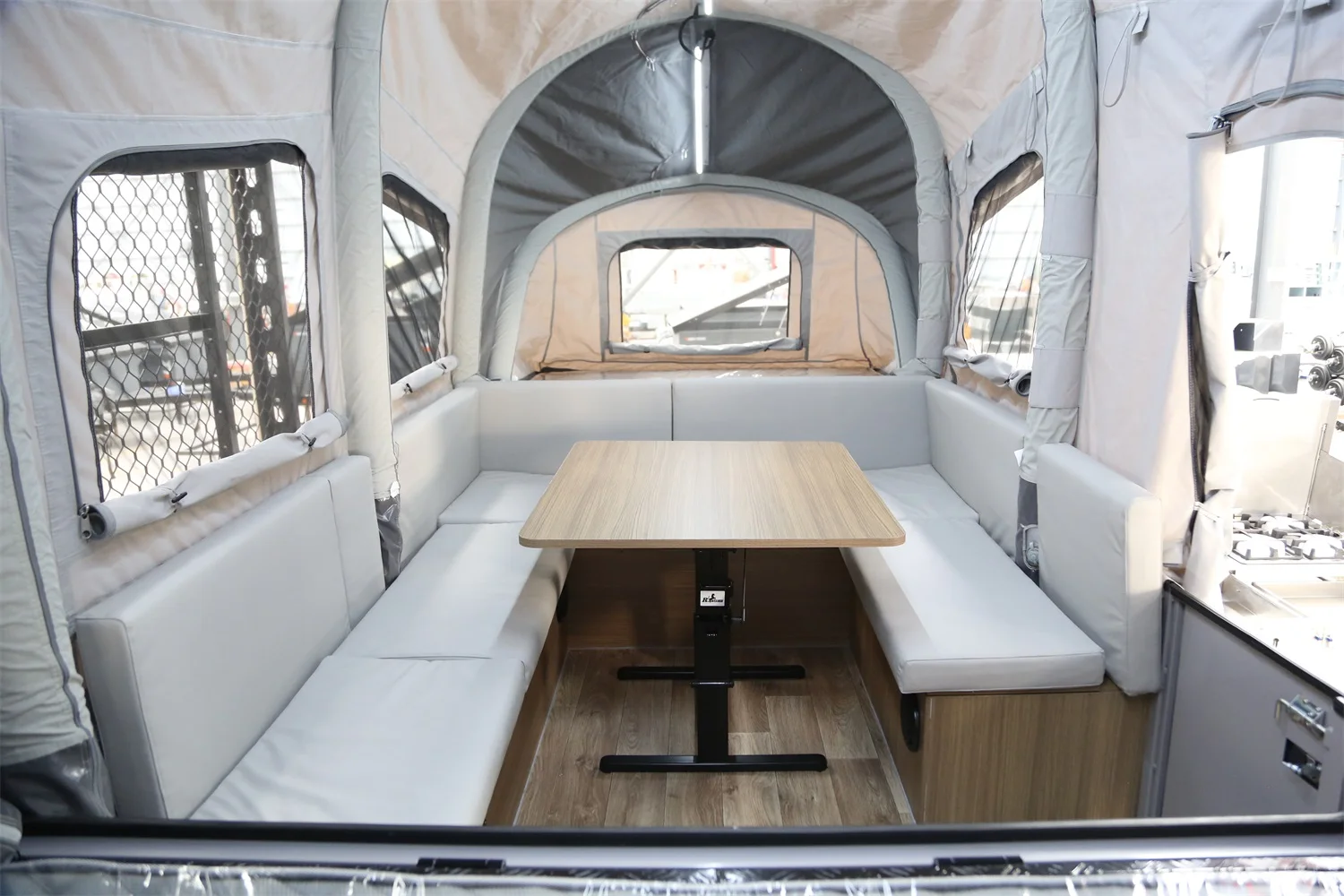 Opus Aufblasbares Zelt-Anhnger Doppelt Faltbarer Ausklappbarer Camper