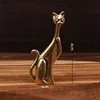 Long-necked cat (long tail)