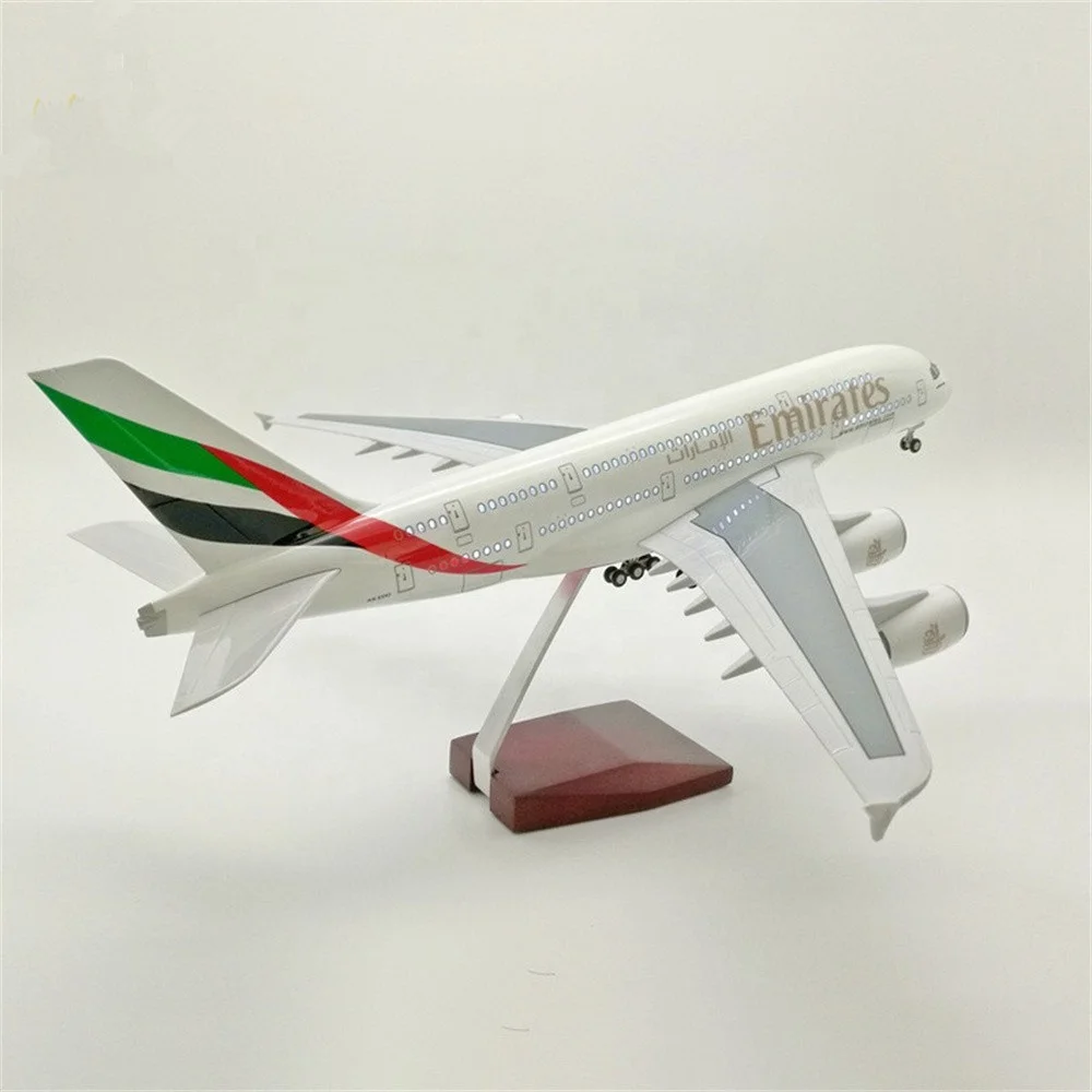 LED Flashing Rechargeable Scale 1:160 46cm A380 Emirates Model