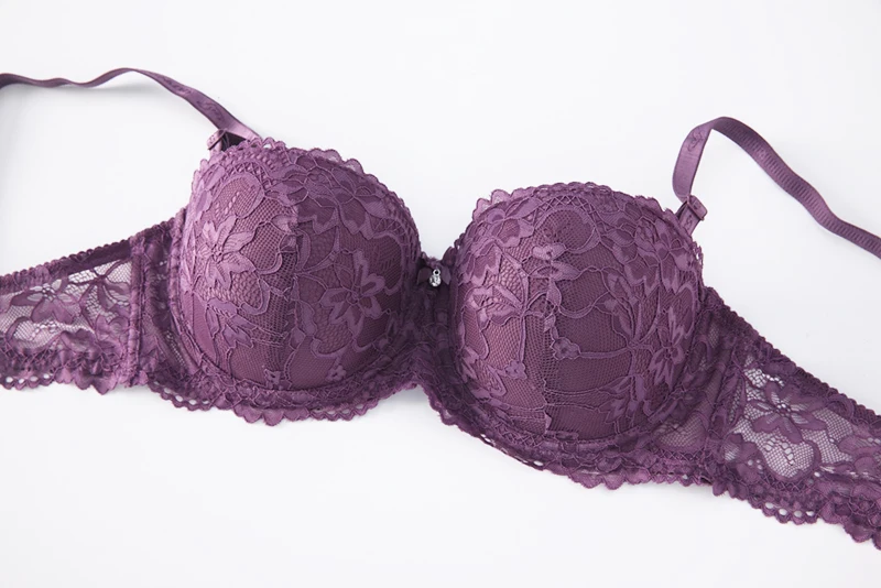 Soutien-gorge rembourré dentelle floral poitrine galbée maintien parfait grandes tailles lingerie élégance confort sexy