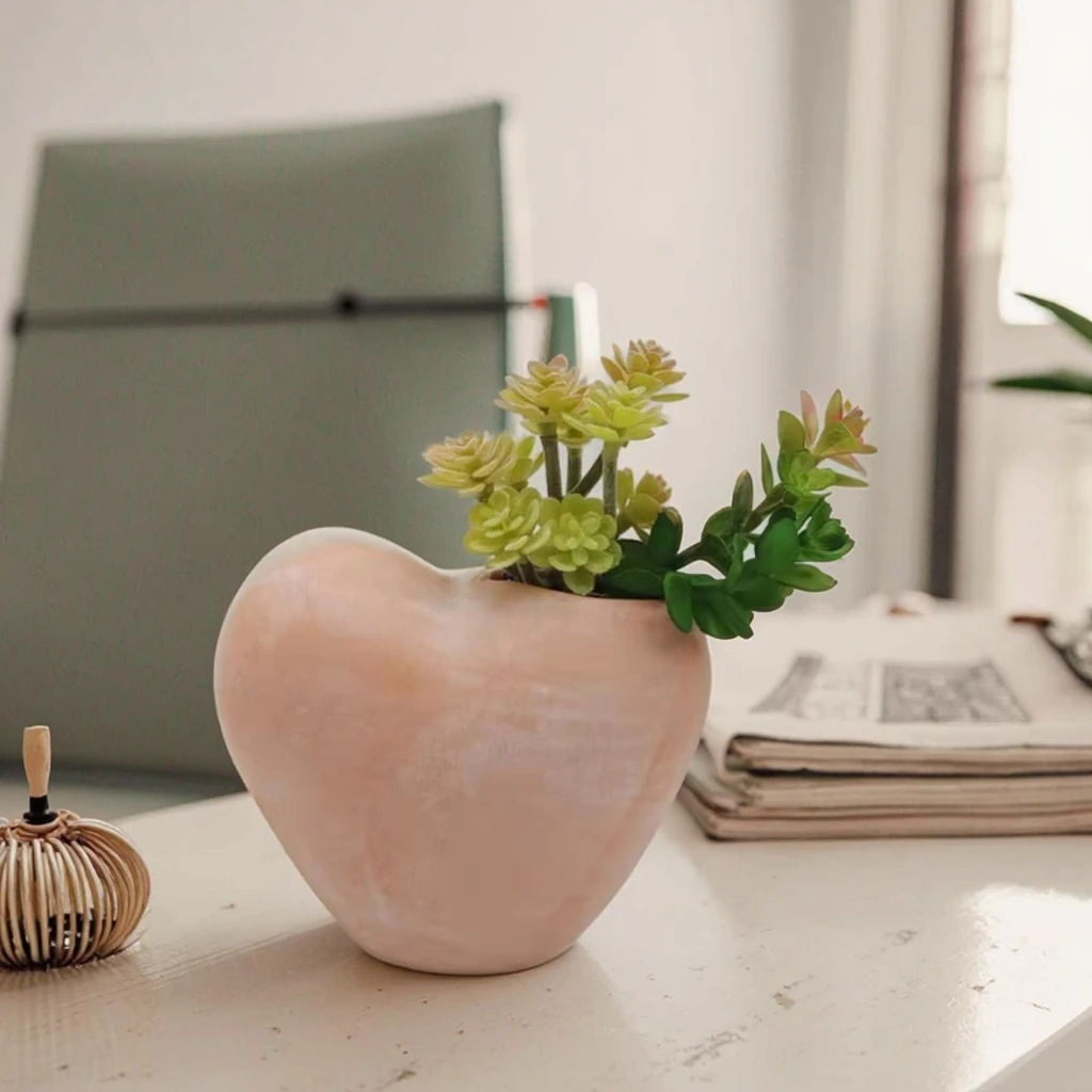 Heart-Shaped Terracotta Tabletop Planter with Faux Plants Europe-Style Desktop Display Flower Pot for Succulents Floor Usage