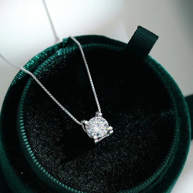 S925 Sterling Silver Pendant 1.5 Carat Moissanite Necklace Silver Pendant Female Fashion Classic Four Claw Jewelry