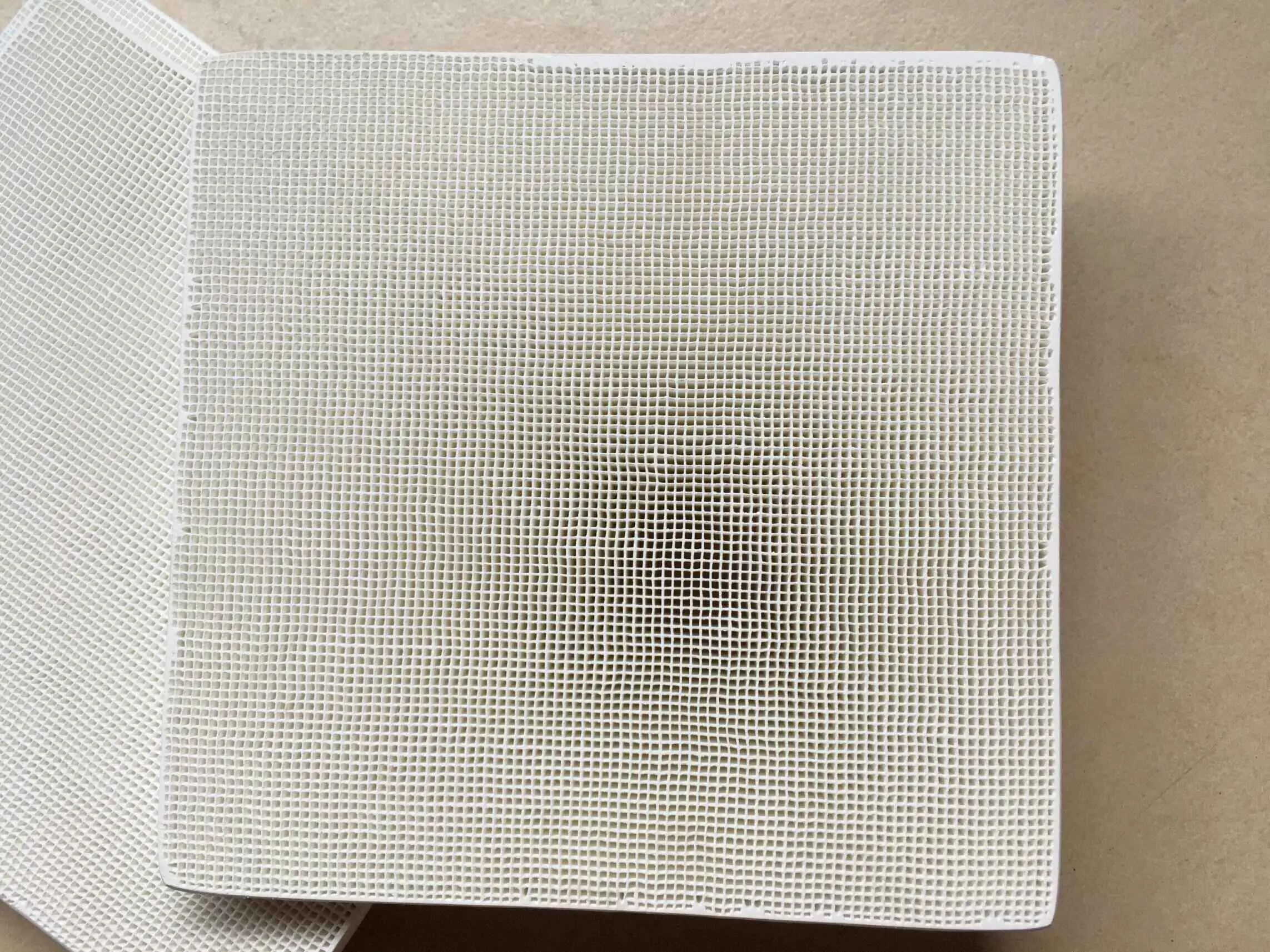 Фотокаталитический керамический фильтр, сотовая керамическая пластина для очистки воздуха