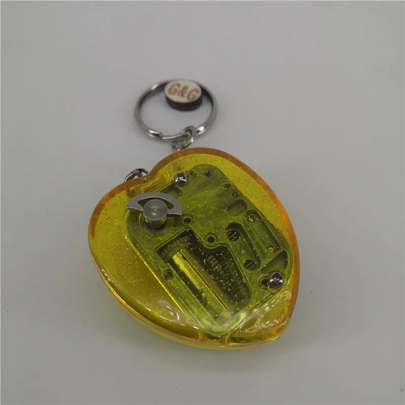 工場カラフルなワインドアップオルゴールキーホルダークリアアクリル