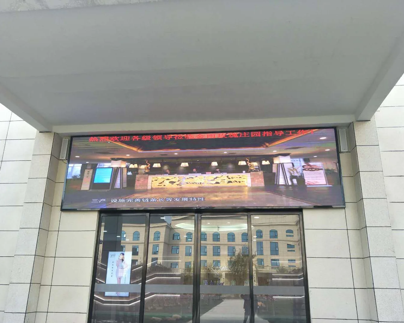 Outdoor LED Digital Sign Board Kinglight P10 SMD Full Color LED Display Video Wall