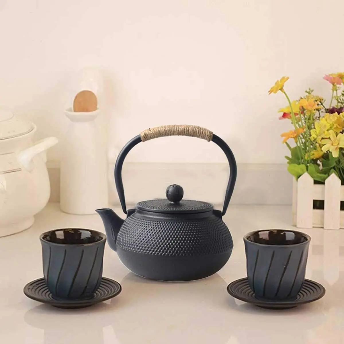 Théière en Fonte avec Son Filtre Amovible, 0.9L Bouilloire en Fer Noir, Théière en Fer Résistant à la Corrosion - Maison Théière en Fonte avec Son Filtre Amovible, 0.9L Bouilloire en Fer Noir, Théière en Fer Résistant à la Corrosion - Maison