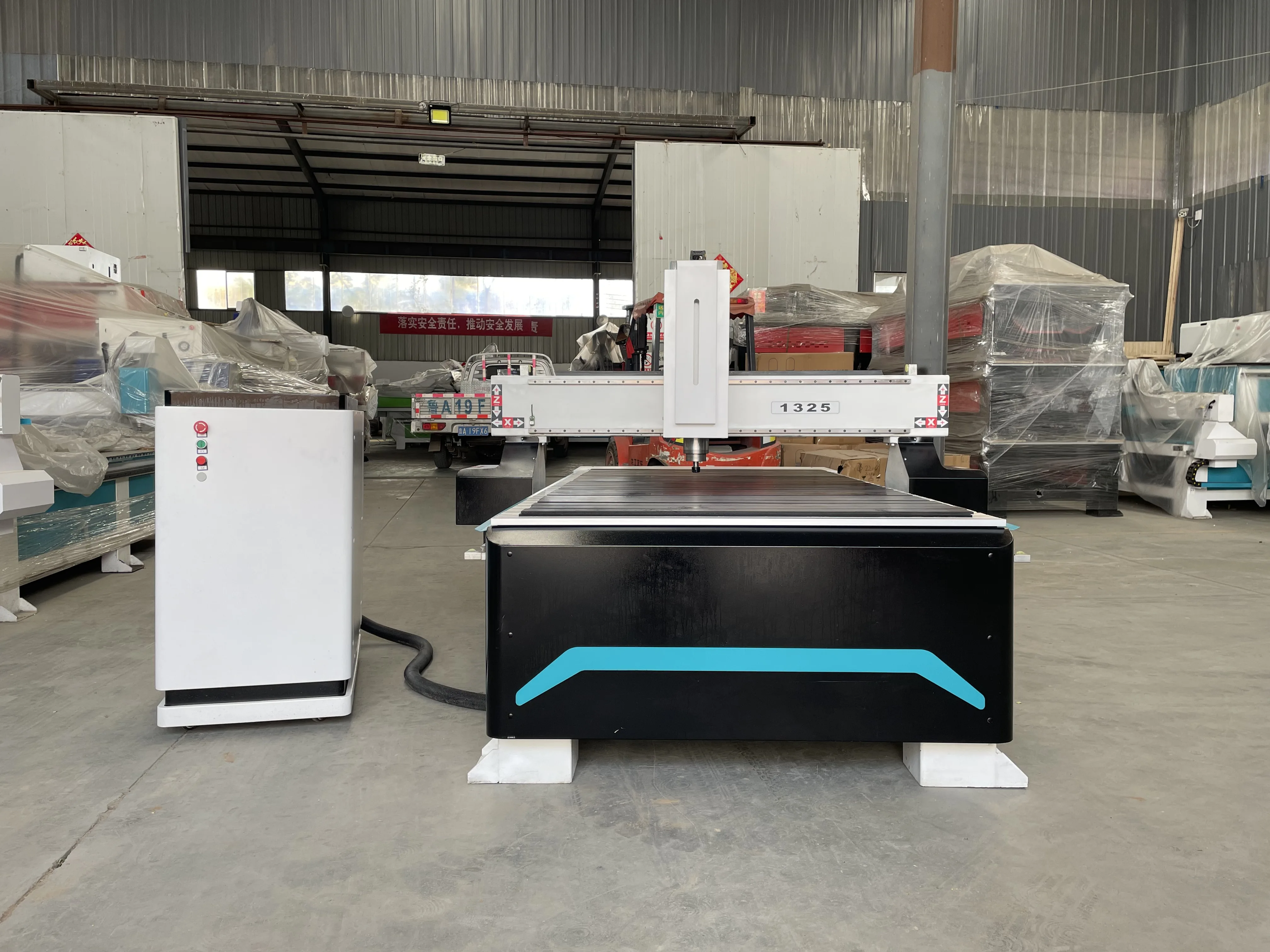 Economical Cnc Wood Cutting Router Double Table Frame Structure For ...