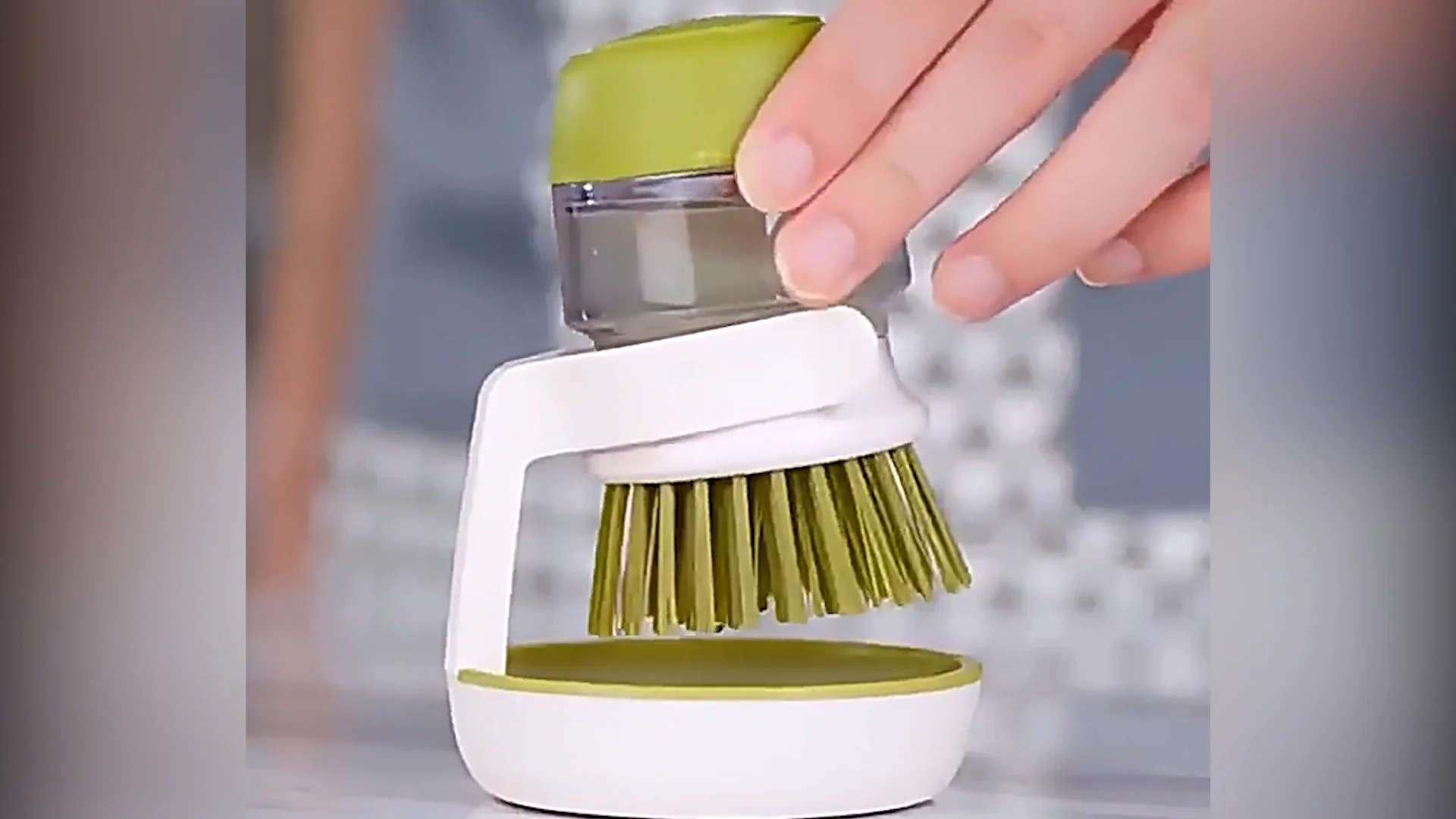 Union Multifunctional Kitchen Cute Scrub Dish Brush With Soap Dispenser   H5eaac7f32b4b4a51aa314df72af897a4b 