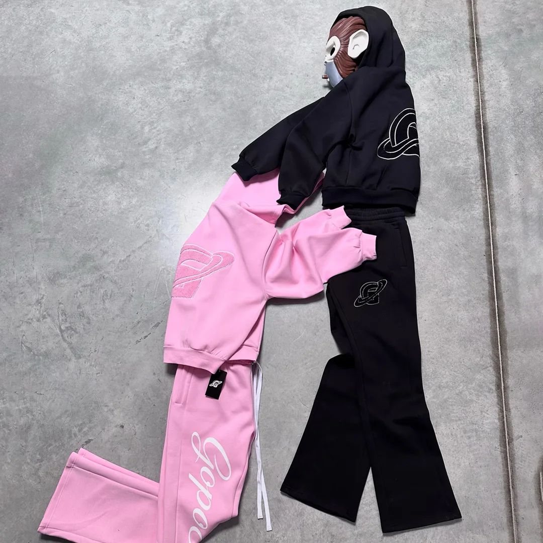 Privat brugerdefineret sportsdragt i ens farve med 3D-terrybroderi på hoodie og DTG-digitalt print på to-delts casual outfit – fabriksfremstillet tøj