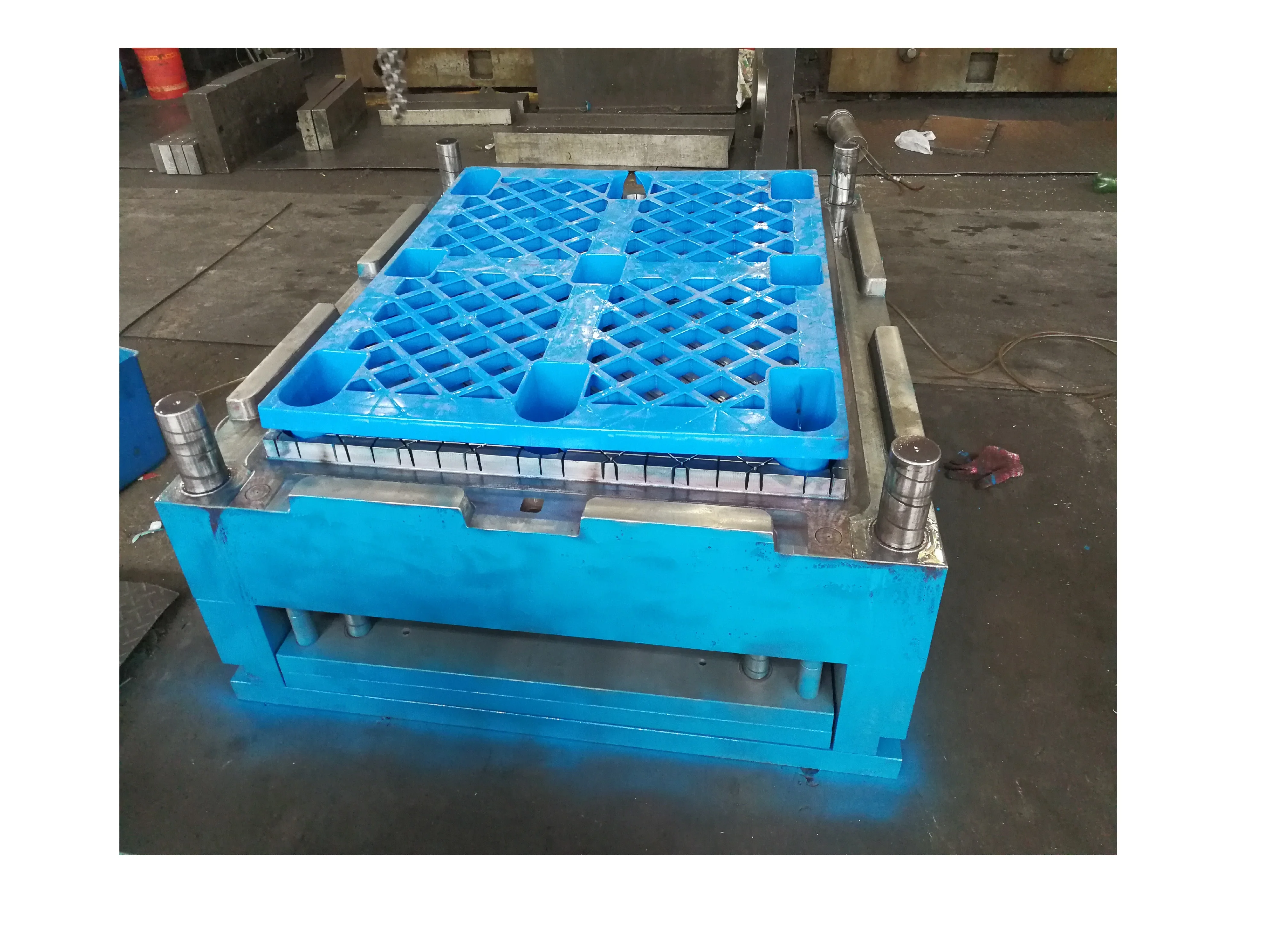 2000 Tons Large Injection Molding Machine Used To Produce 1m Plastic