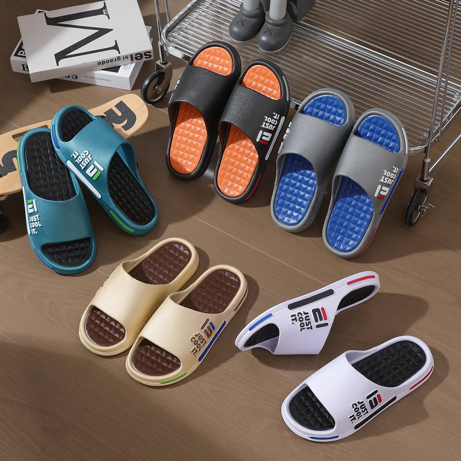 Factory New Lightweight Anti-Slip Printed Outdoor Slipper for Men 5 Color Beach and Room Designs with Lighted Feature
