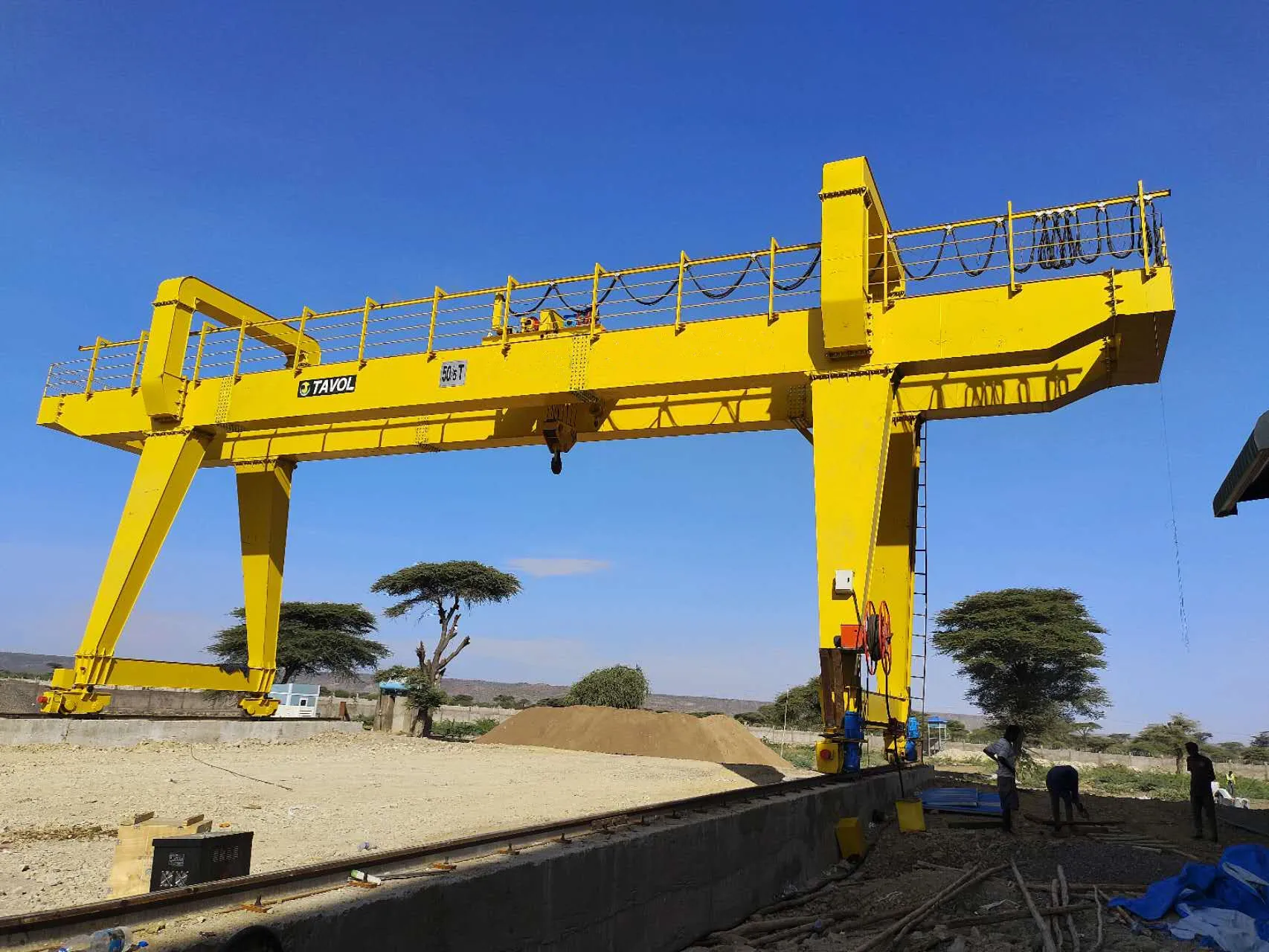 50 Ton Double Girder Rail Mounted Gantry Crane With Trolley For Lifting ...