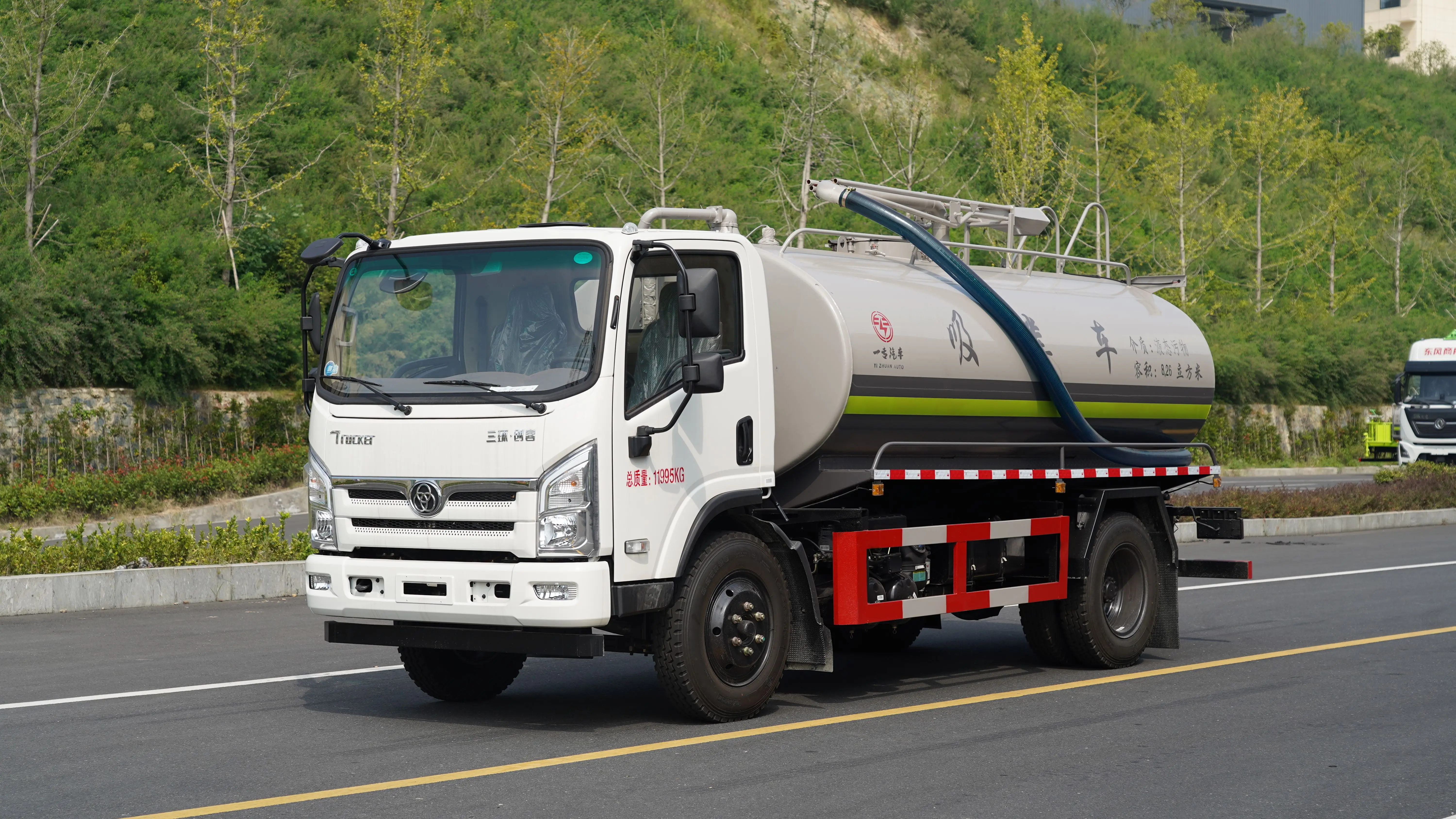 Factory Direct Sales Can Customize the Configuration of Suction Trucks and Sewage Collection Trucks
