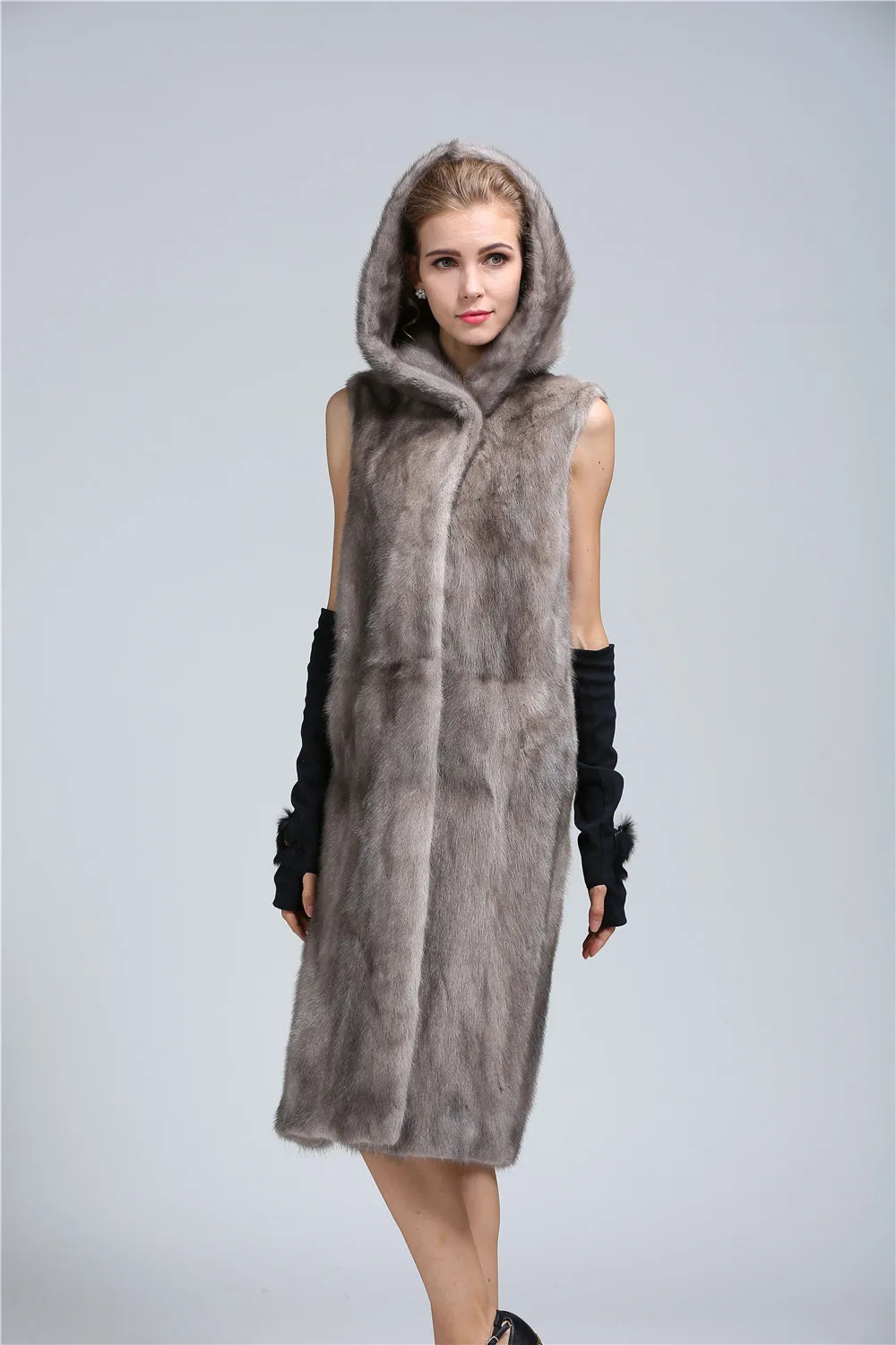 描述 材质: 貂皮 衬里: 棉 连帽: 是的 装饰: 皮草,连帽,可调节腰部