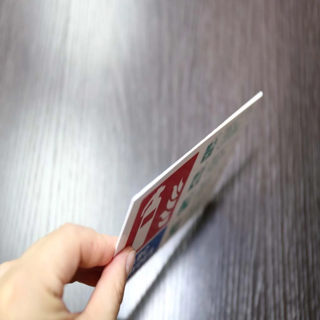 Пользовательская цифровая УФ-печать ПВХ доска знак пластиковый знак