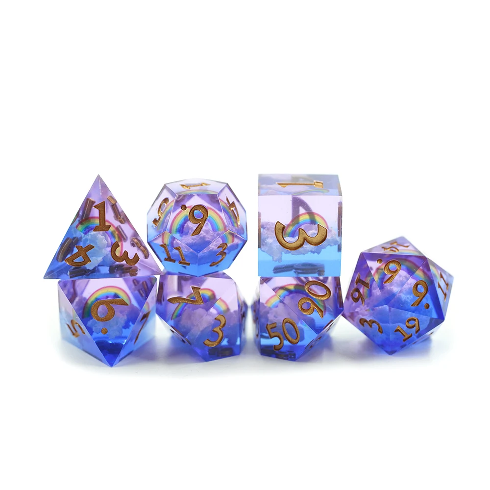 Радужный набор смоляных игральных костей DND с облаками, острые края игральных костей с золотыми цифрами