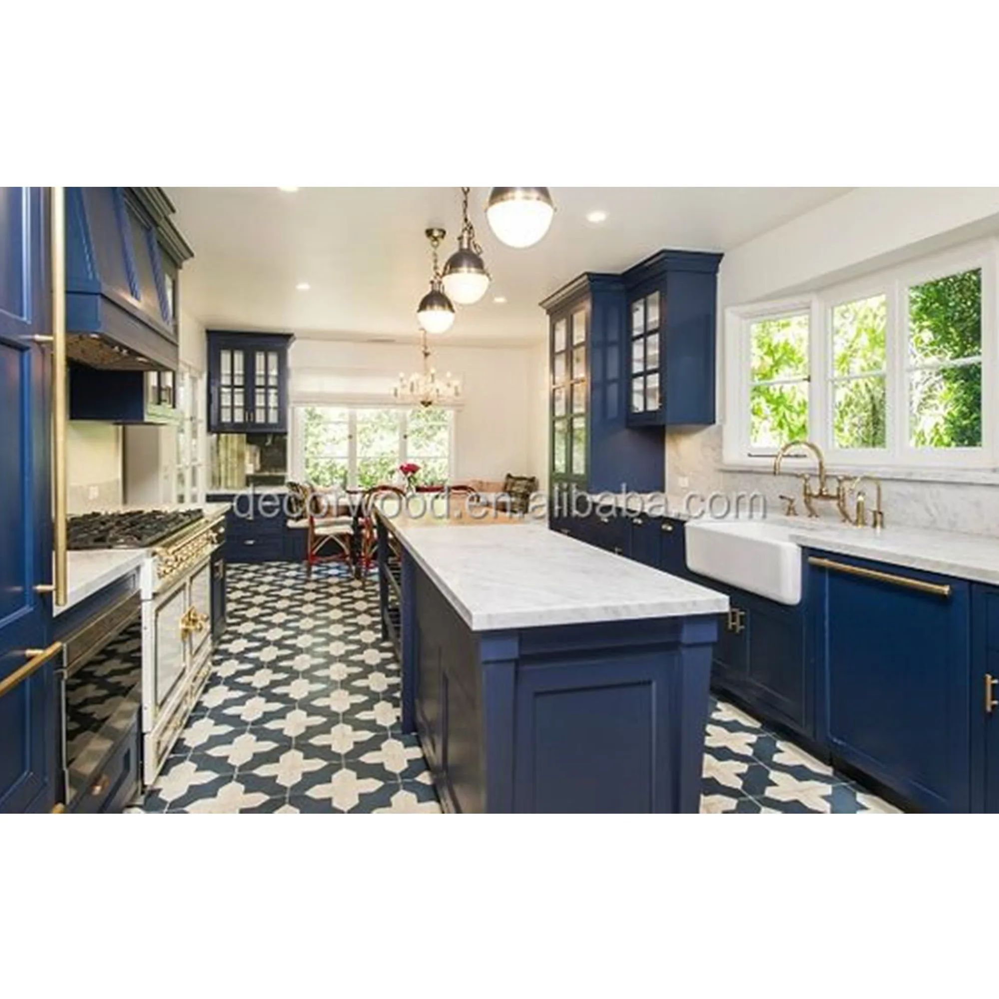 モダンなネイビーブルーのキッチンキャビネットシェーカーキッチン