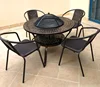 4 chaises bordeaux et une table de 106 cm en carbone grillé.