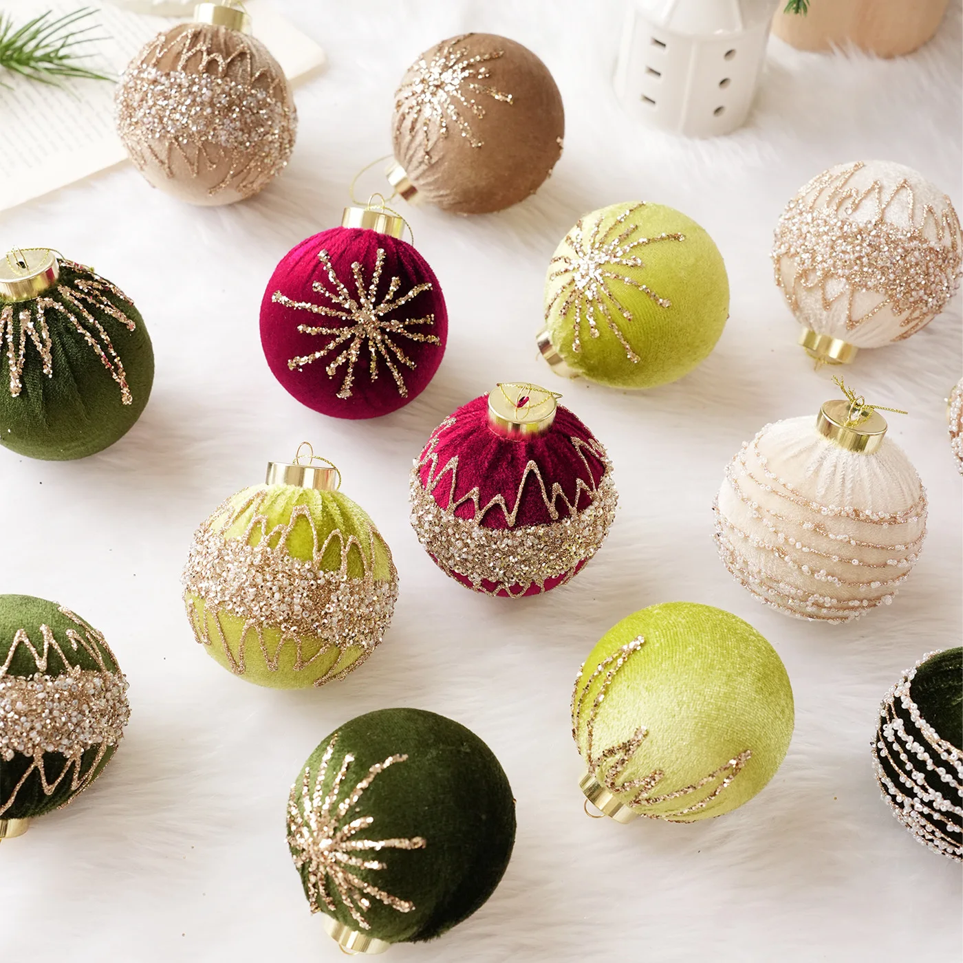 4 כדורות חג המולד מווילון בקוטר 8 ס
