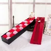 Caja de regalo con oso de clavel rojo