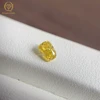 Cojín elegante de color amarillo vivo