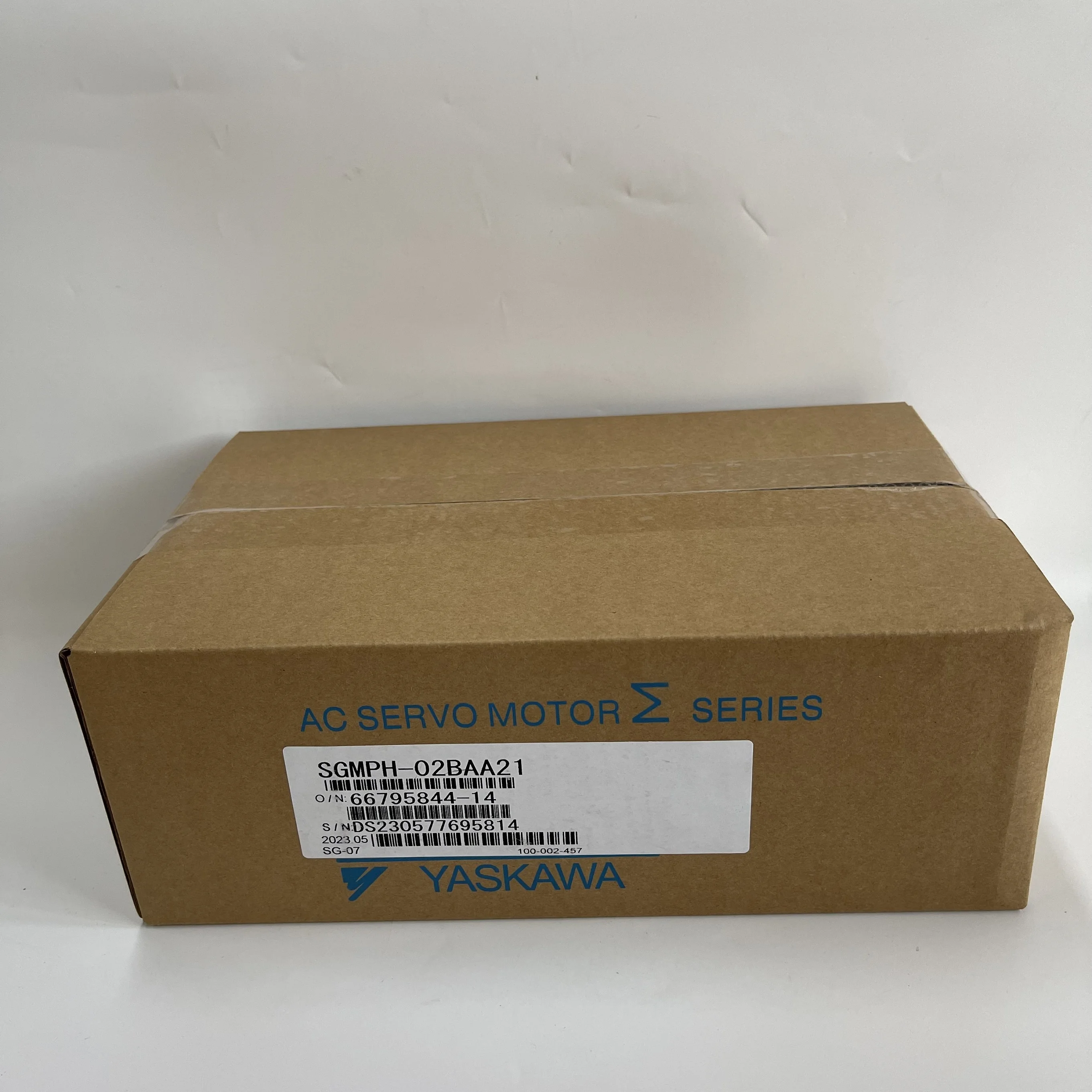 Yaskawa AC Servo Motor SGMPH-02BAA21 Yaskawa AC Servo Motor SGMPH-02BAA21