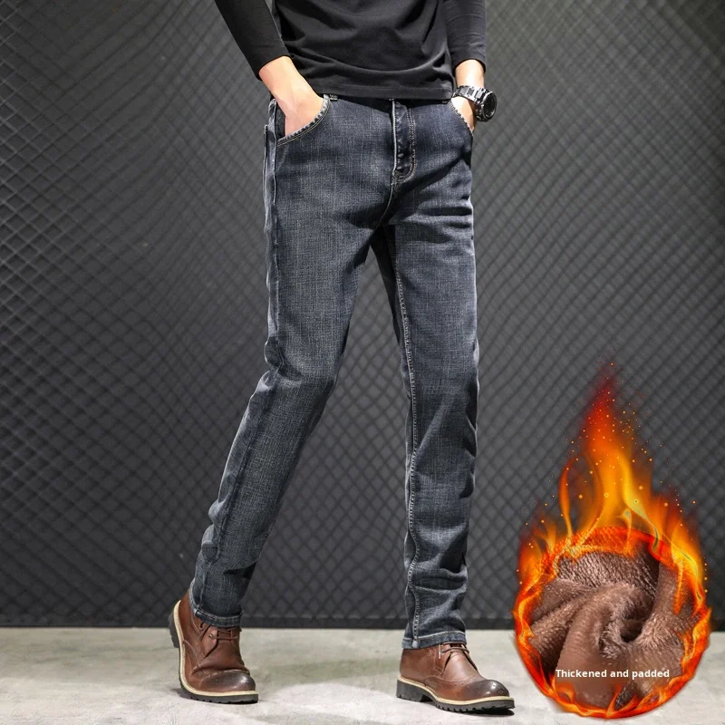 धुले हुए डेनिम मिड स्ट्रेच स्लिम-फिट जींस, पुरुषों के लिए शीत ऋतु के लिए फ्लीस-लाइन्ड, कोरियाई शैली के फैशनेबल सीधे, ढीले कैजुअल शरद ऋतु और शीत ऋतु के जींस