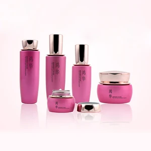 Hot Sell Empty Fuchsia Color Glass Bottles for Custom Cosmetic Packaging Luxury Sets Lotion Bottle with Gold Pump