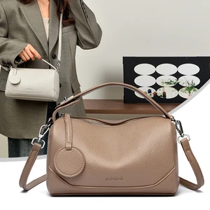 New Fashion Top High Quality Handbags 2026 Light Lady Large Capacity Simple Elegant Style Tote Bags Lady Design Shoulder Bag