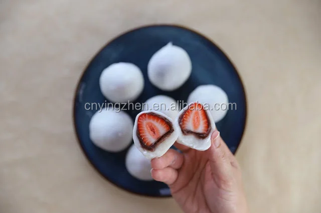 MOCHI Daifuku Mochi Kuro Goma (Red Bean Cake) - 3.88 oz (110 g
