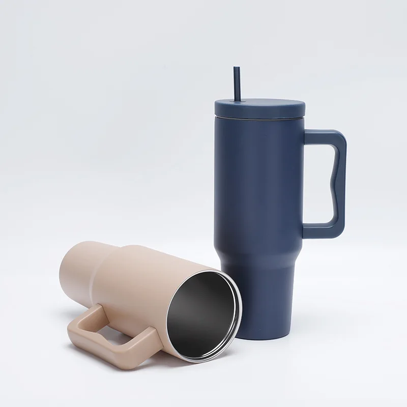 2025 Hot-Selling 40 Oz Travel Coffee Mug 304 Stainless Steel Handle Straw  Lid Water Bottle for Drinking 2L Capacity Applicable