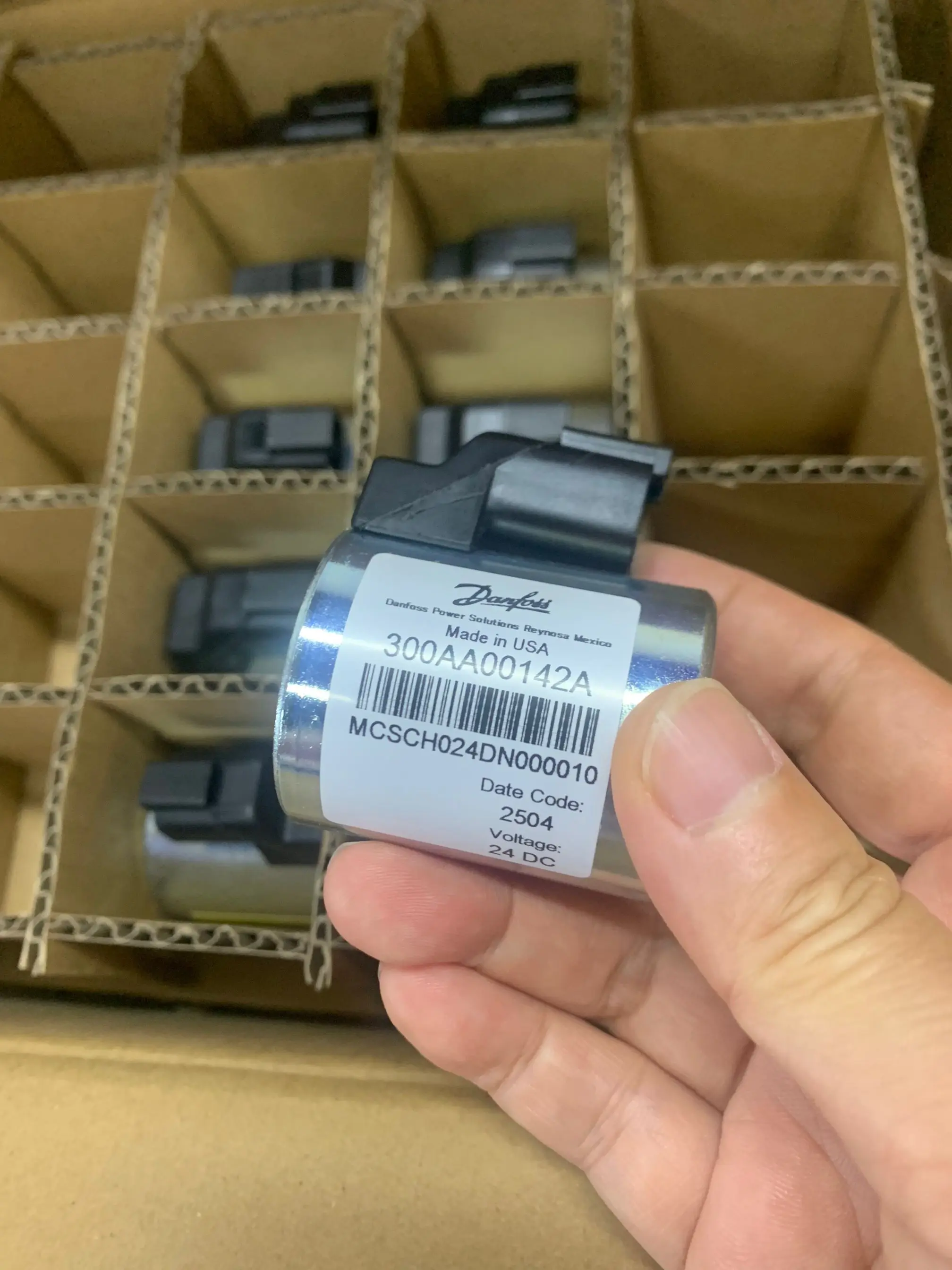 300AA00142A MCSCH024DN000010 Coil for Solenoid Valve DAN FOSS EATON VICKERS IH Original made in USA origin