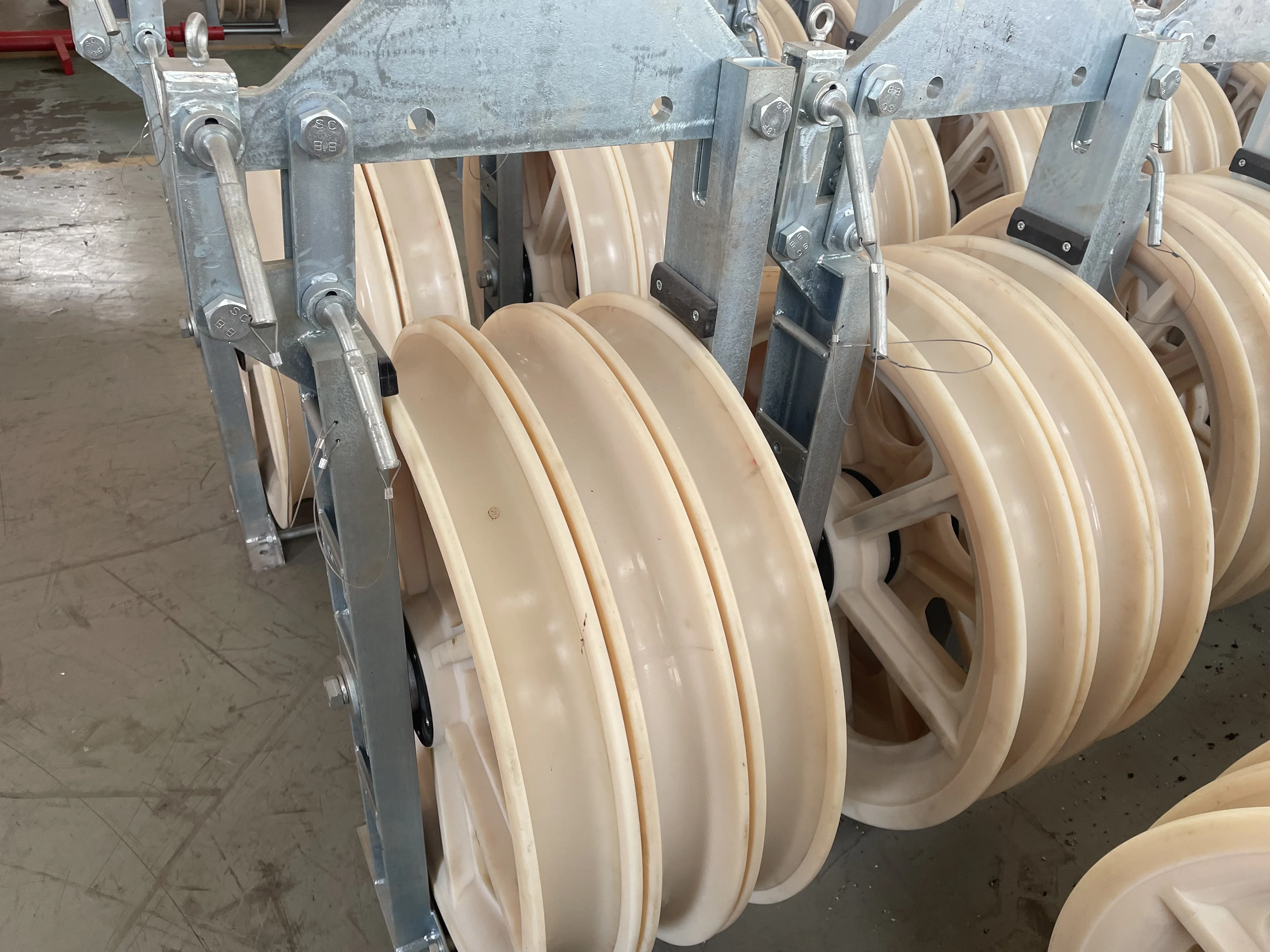 660mm*100mm Nylon Cable Pulley 220V Stringing Block for Construction Works 0