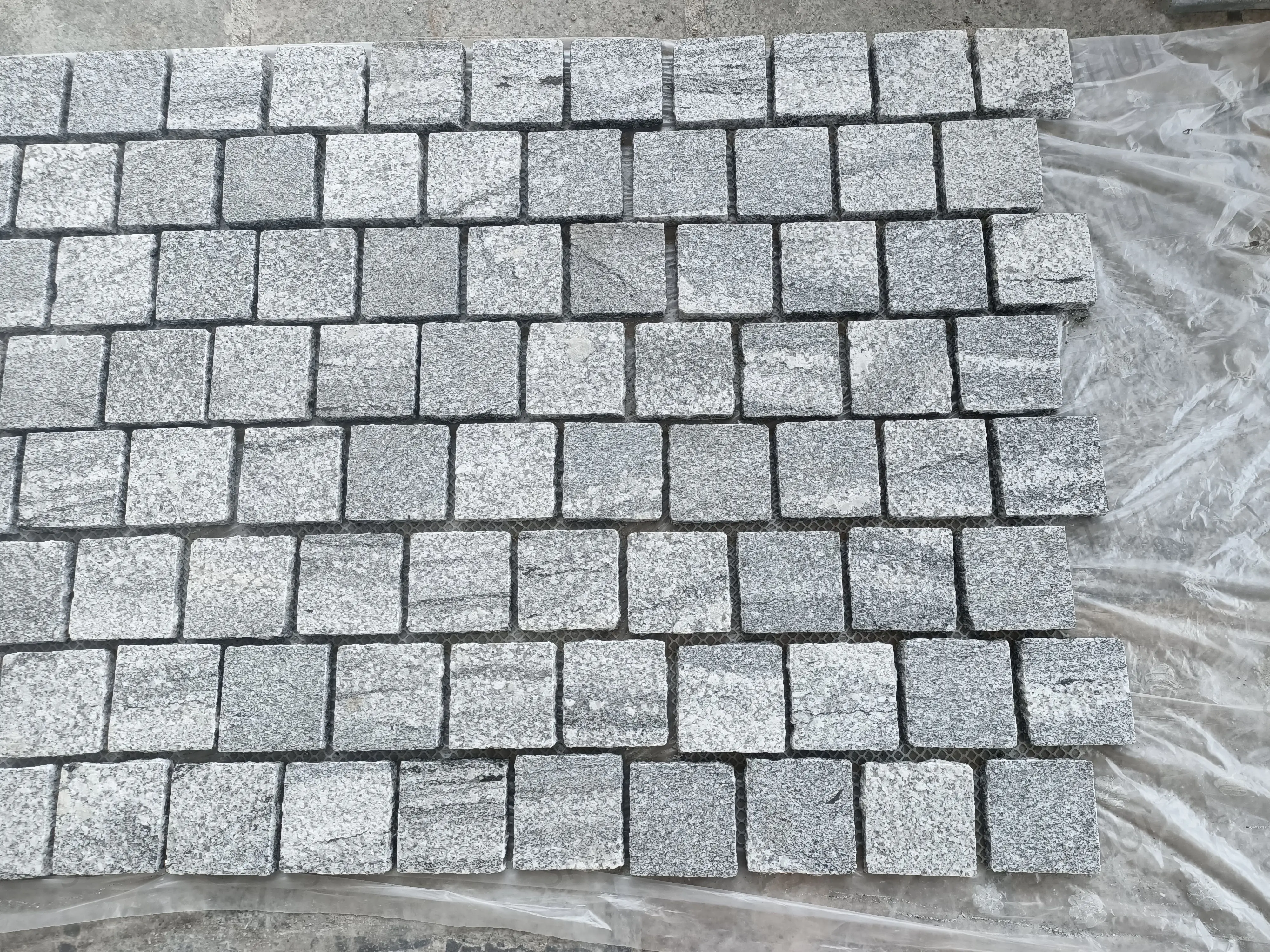 SH STONE Patios Old Fantasy Granite Cube Brick Pattern Flamed Surface Natural Split Edge Paving Pavers Stone Mesh Cobblestone
