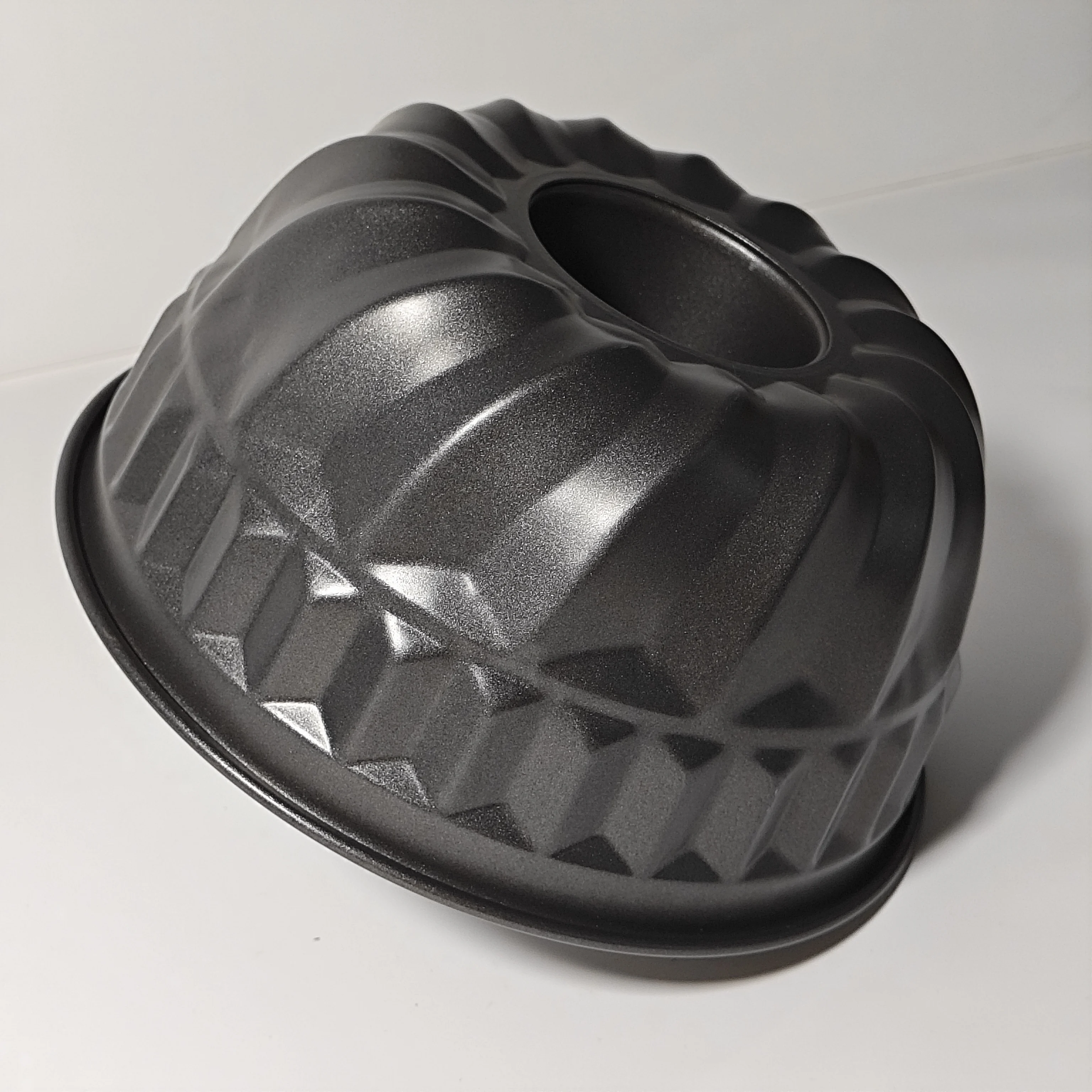 Wholesale Made In China Kitchen Bakeware Trendy Durable Metal Cake Pan