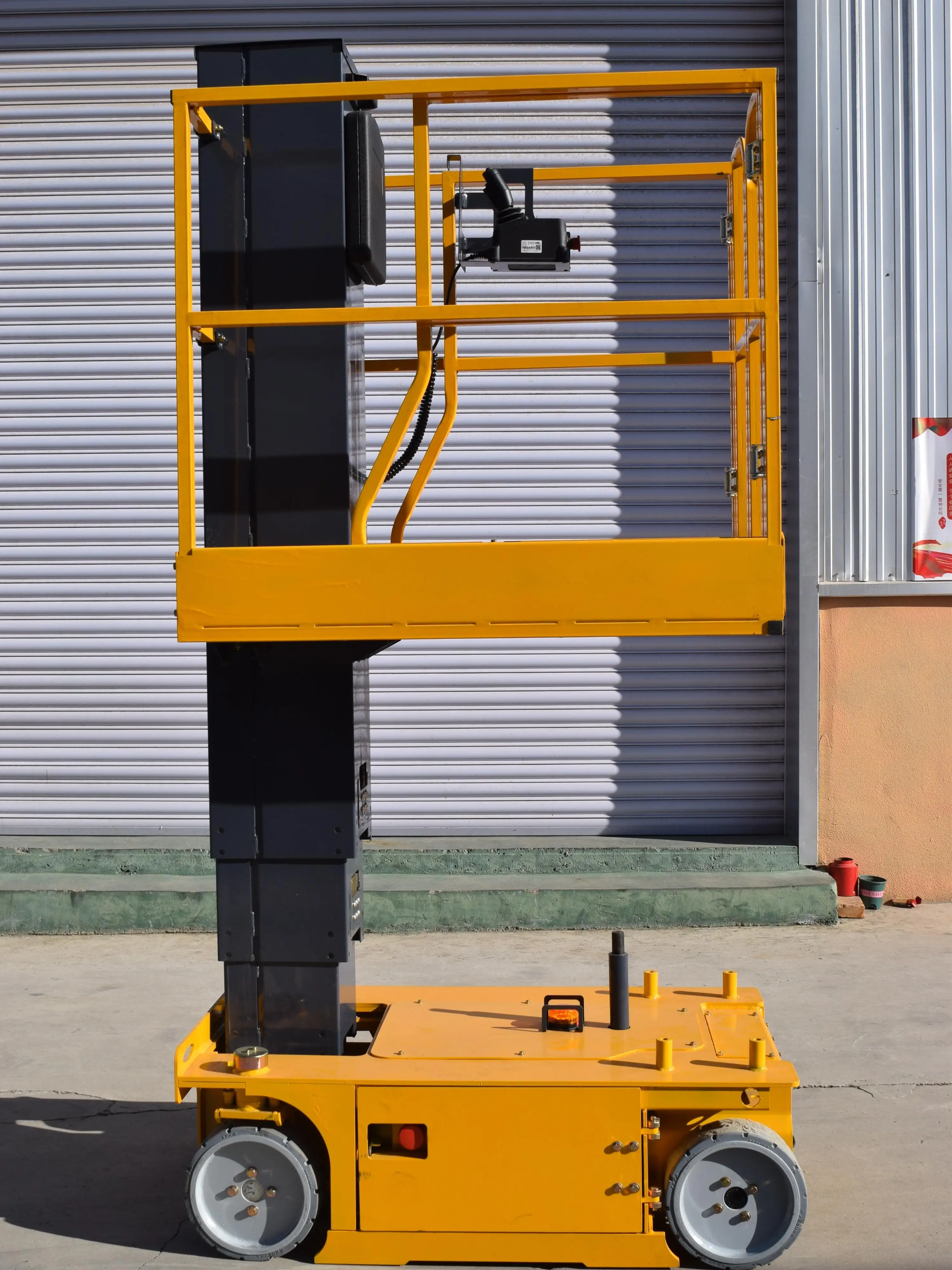 Mașină nouă, semiautomată, de filetare a țevilor pentru uzine de fabricație cu component principal motor