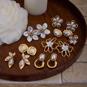 MW Vintage Gift Wholesale Pearls Gold Plated Stainless Steel Non-Tarnish Flower Shaped Stud Earrings for Women