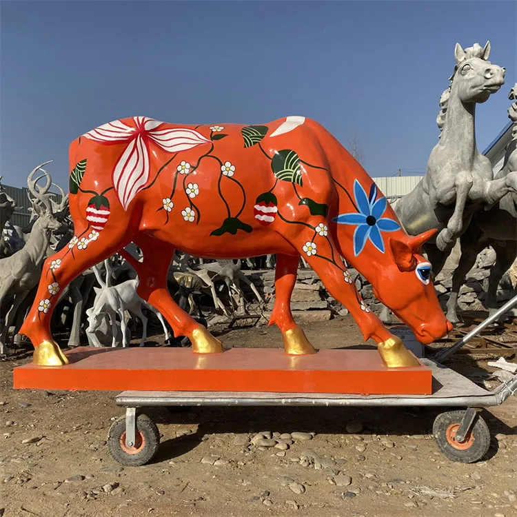Custom Life Size Fiberglass Cow Statue Park Decorative Cow Statue