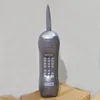 16 Téléphone argenté
