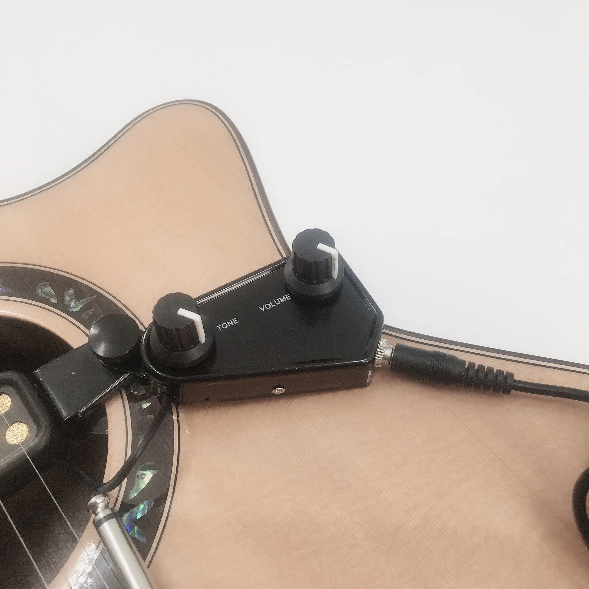 Acoustic Electric Guitar Pickup For Sale (2026 Update) - Remix Mag