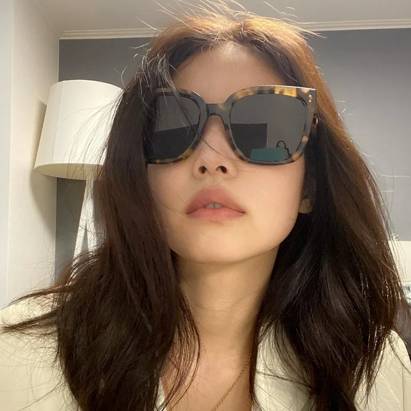 jennie in sunglasses